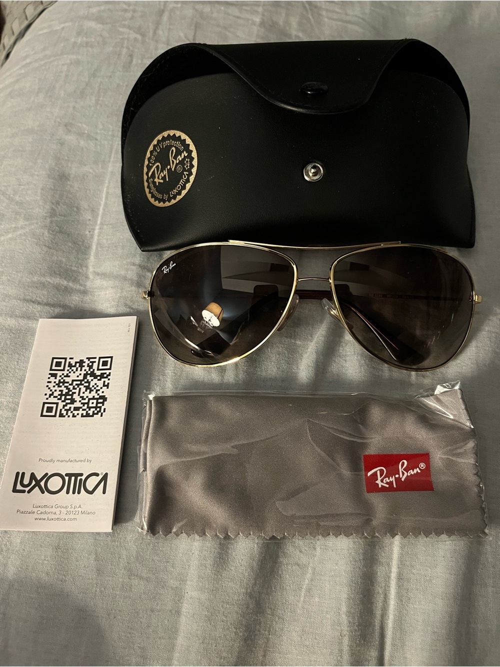 Ray-Ban Unisex Aviator Sunglasses in Gold with Brown Gradient Lenses NWOT